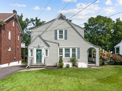 Property at 405 N Pioneer Ave, Dallas, PA