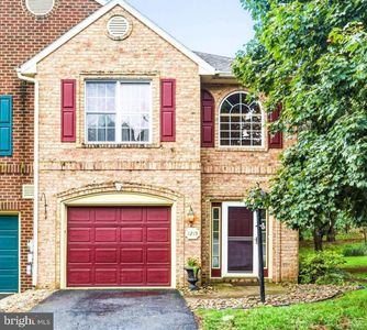 1215 Lindsay Ln