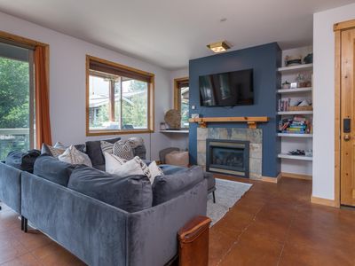 120 Flower Dr E