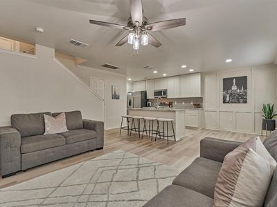 111 N Villa Oaks Dr