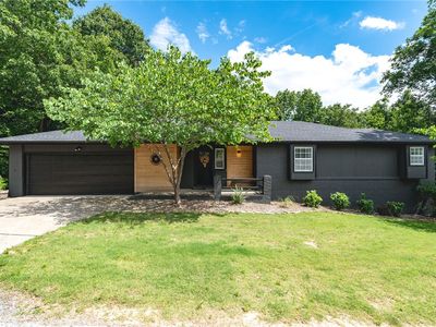 5 Dunvegan Ln
