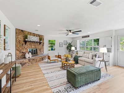 15903 Hickory Dr
