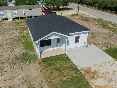 Property at 322 S Taylor Ave, La Pryor, TX