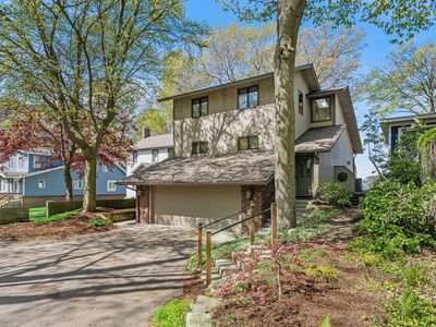 410 N Lakeshore Dr