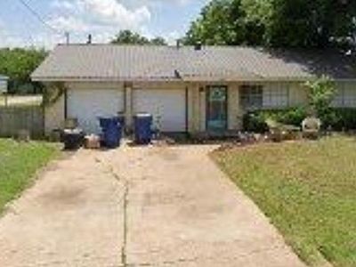 1404 E Chestnut Ave