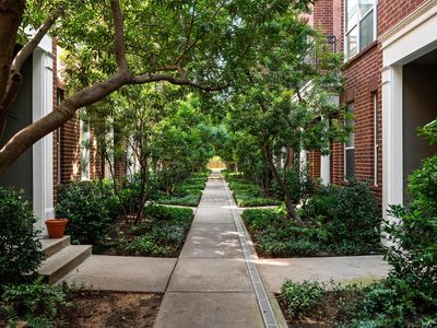 4411 McKinney Ave APT 13
