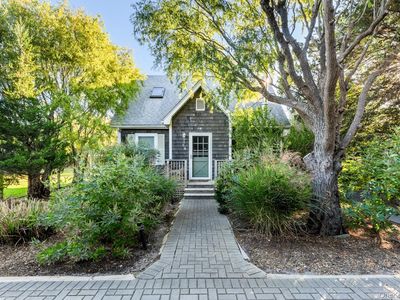 38 Homesite Avenue