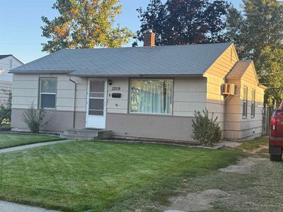 Property at 1209 W 1st Ave, Kennewick, WA