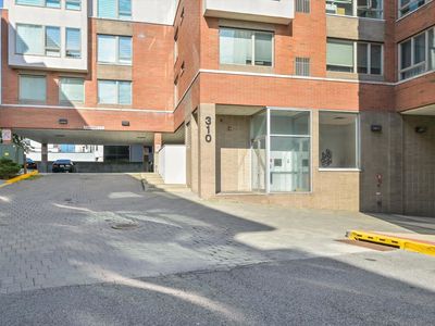310 Cliff Ln APT 2D