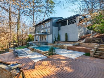 1304 Bernadette Ln NE