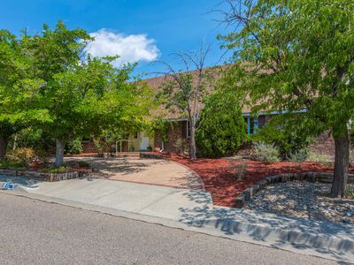 1020 Loyola Pl NE