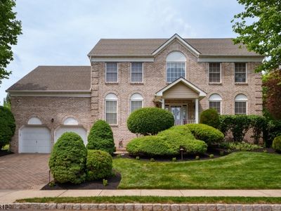 4 Muirhead Ct