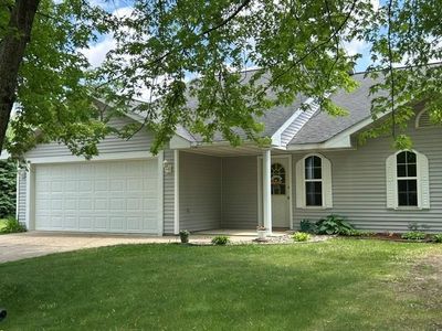 203 Lindstrom Ave W