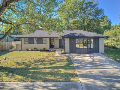 609 E Main St