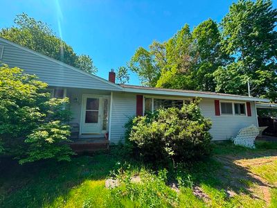 17 Lawn Ave