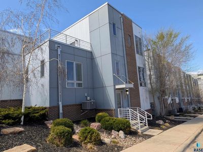 521 S 2nd Ave
