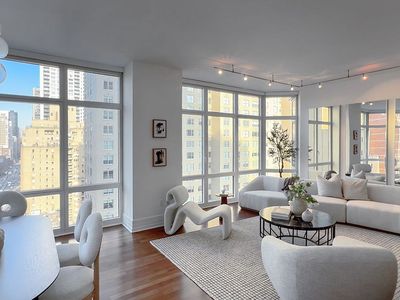 300 E 55th St APT 17B