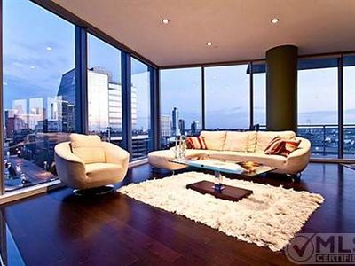 2900 McKinnon St APT 801