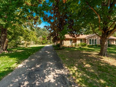 1097 Lakeshore Dr
