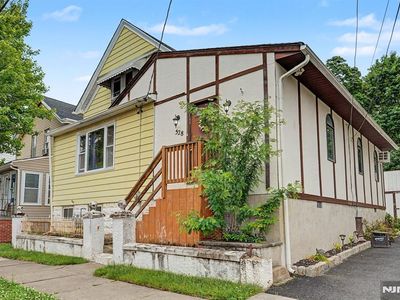 328 Hobart Ave