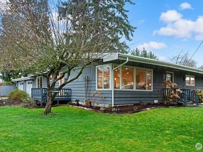 4902 NE 7th Place