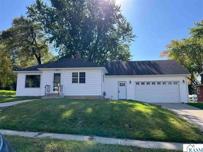 Property at 1006 4th Ave S, Saint James, MN