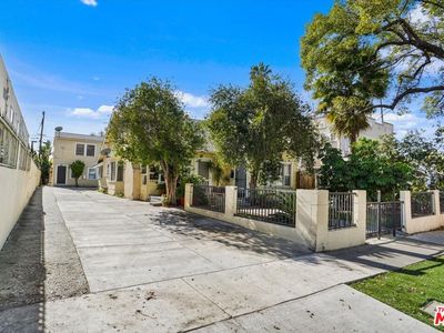 5724 La Mirada Ave