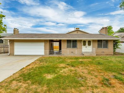 1447 E Holw