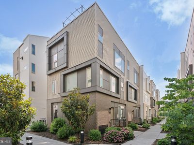 2128 Kensington Walk