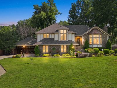 862 W Kingsway Drive