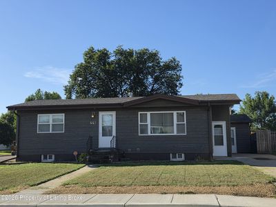 442 1st St SE