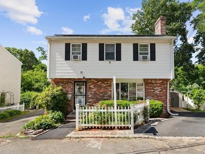 70 Crescent Ln