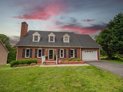 220 Swan Ln