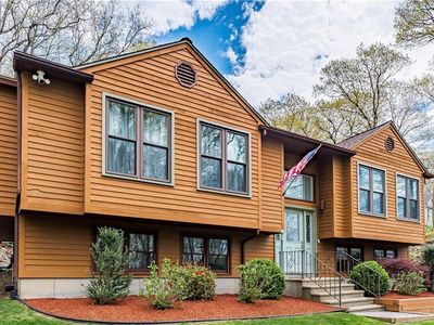 77 Lippitt Ave