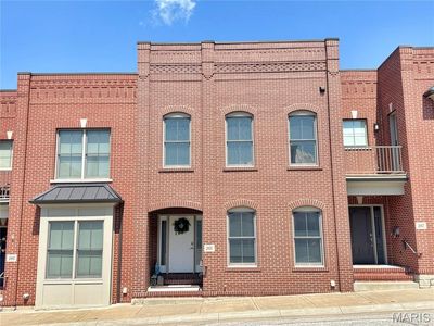 105 E Main St