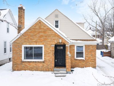 953 Lake Michigan Dr NW