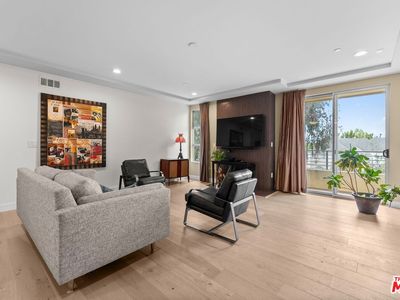 5525 W Olympic Blvd Unit 302
