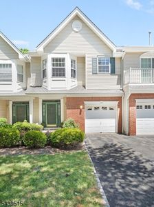 28 Kensington Dr