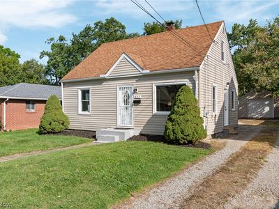 827 Davies Ave