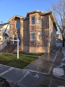 209-34 Bardwell Avenue
