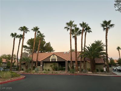 5062 S Rainbow Blvd UNIT 105