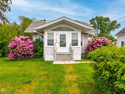6 Campbell Avenue