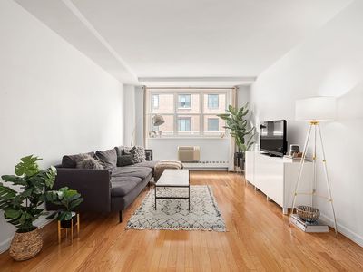 63 E 9th St APT 6F