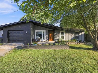 748 Tanoak Ct