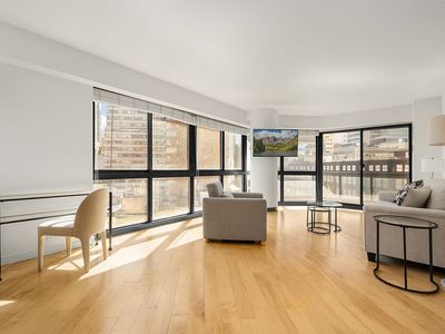 200 E 61st St APT 8A