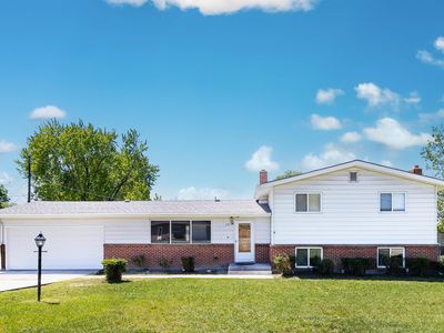 1811 N Maple Grove Rd