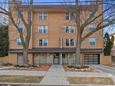2121 North Cambridge AVENUE #103
