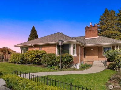 2462 36th Avenue W