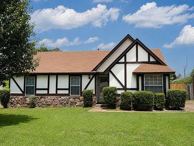 1880 Custer Dr