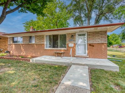 27055 Merideth Dr